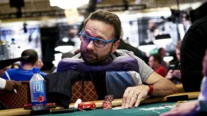 Daniel Negreanu folda il third nuts al Main Event WSOP