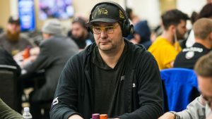 Phil Hellmuth in bluff con 5-high al Main WSOP: ecco com’è finita