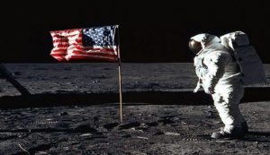 Quando il poker sbarcò sulla luna: la storia degli astronauti dell'Apollo 11