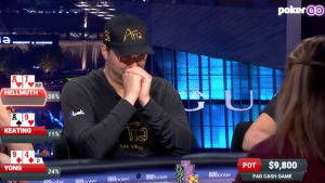 Hellmuth non è felicissimo, raddoppia e poi busta al Poker After Dark: "a miraculous f****** King on the turn!"