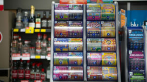 Gratta e Vinci: ruba 80 tagliandi ma viene tradito dalla smania di scoprire la vincita, fermato