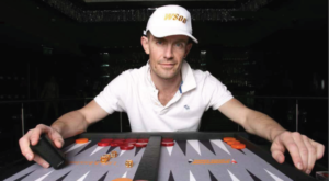 Perché il backgammon è considerato il fratello maggiore del poker?