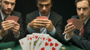 6 tell che i giocatori principianti non riescono proprio a trattenere al tavolo da poker