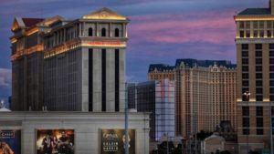 Casinò News: ingegnere gioca per la prima volta e vince jackpot. Quanto perdono al giorno le sale a Vegas?