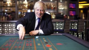 Coronavirus & Scommesse: Boris Johnson cala l'asso (questa volta) e salva bookmakers e casinò