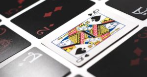 Le migliori strategie per cominciare un torneo di poker online