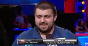 Cosa fareste in questo colpo a 3 left al Main WSOP? Fold o call?