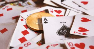Poker offshore: quando il 90% dei players preleva in Bitcoin e il network acquista $100 milioni in cripto al mese