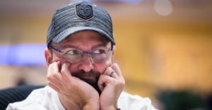 Daniel Negreanu va sotto di quasi $1 milione contro Polk e impazzisce