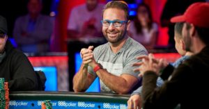 Daniel Negreanu c'è: in tre sessioni riduce il gap con Polk di oltre $140k
