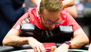 Daniel Negreanu legge Torelli come un libro aperto e gli fa foldare un set