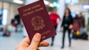 Trento: si vede negata la cittadinanza perché è un giocatore di poker professionista