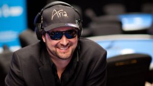 Assoweek: Las Vegas accoglie le WSOP, storie incredibili di betting dal mondo, il businessman Hellmuth