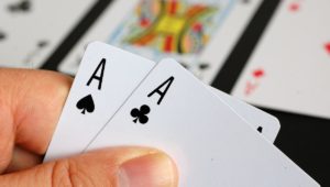 BiriNDA fa strike su 888, Cdc26047 guida l'iPokerRoyal