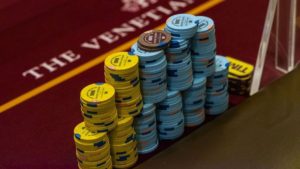 Analisi cash game $5/$5: insistere sul bluff o mollare la presa?