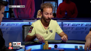 Quando i giocatori commettono errori clamorosi al tavolo da poker (Video)