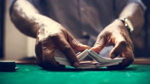 Agente organizza torneo di poker play for fun, arrivano i Carabinieri e sanzionano 29 giocatori