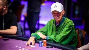 Il sabato del 73enne Bill Klein: gioca 18 buche, poi vince un High Roller all'Aria. Facile, no?