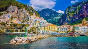 Una partita a poker play for fun non è illegale. GIP: "nessuna bisca nel pub di Amalfi"
