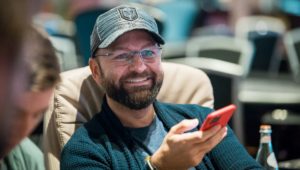 Daniel Negreanu analizza la mano tra Teddy KGB vs Mike McDermott: "Per me Teddy aveva..."