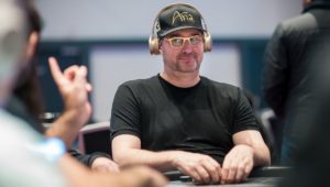 Quella volta in cui Phil Hellmuth perse la testa, riempiendo Baxter di insulti