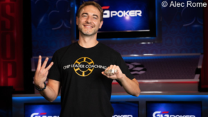 Notte WSOP: Dario Sammartino sfida Phil Hellmuth al 2-7 quando sono rimasti in 14