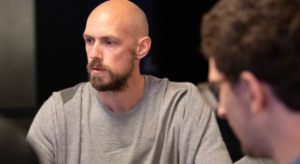 Notte WSOP: monster field al Final Table dello Stud Championship, Hellmuth sfida Zinno e Chidwick