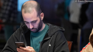 WSOP 2021: il curioso caso di Reichenstein e delle carte girate prima dell'azione