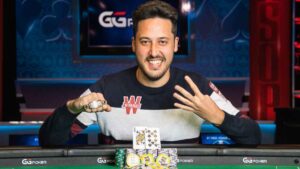 Mateos domina il 250k e vince il 4° braccialetto, Musta al day 2 del 50k NLHE, chiusura col botto al PLO