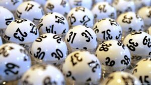 Lotteria, vincita record: sogna i numeri e li gioca, vince 3,4 milioni