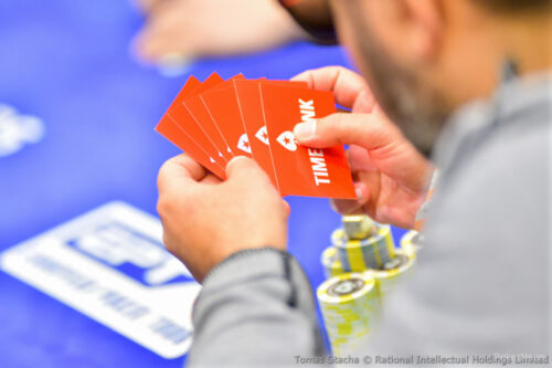 EPT Praga: Niall Farrell utilizza 8 time extension cards. "Ne è valsa la pena"
