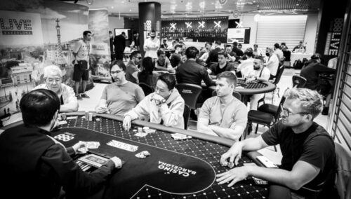 888Poker Live Barcellona: il main event prova a tingersi di azzurro nel final day