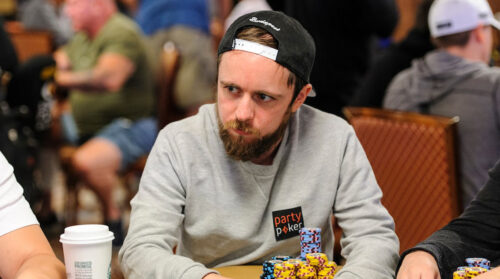 Patrick Leonard si attarda spiegando uno spot e va in sitout con gli assi: "mi è costato più di 30k!!!"