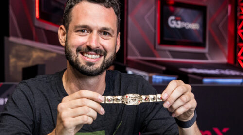 Alex Livingston perde il braccialetto WSOP poco dopo averlo ricevuto, poi il lieto fine: "Sì, sono un idiota"