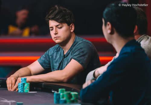 Jake Schindler comanda la classifica POY WSOP