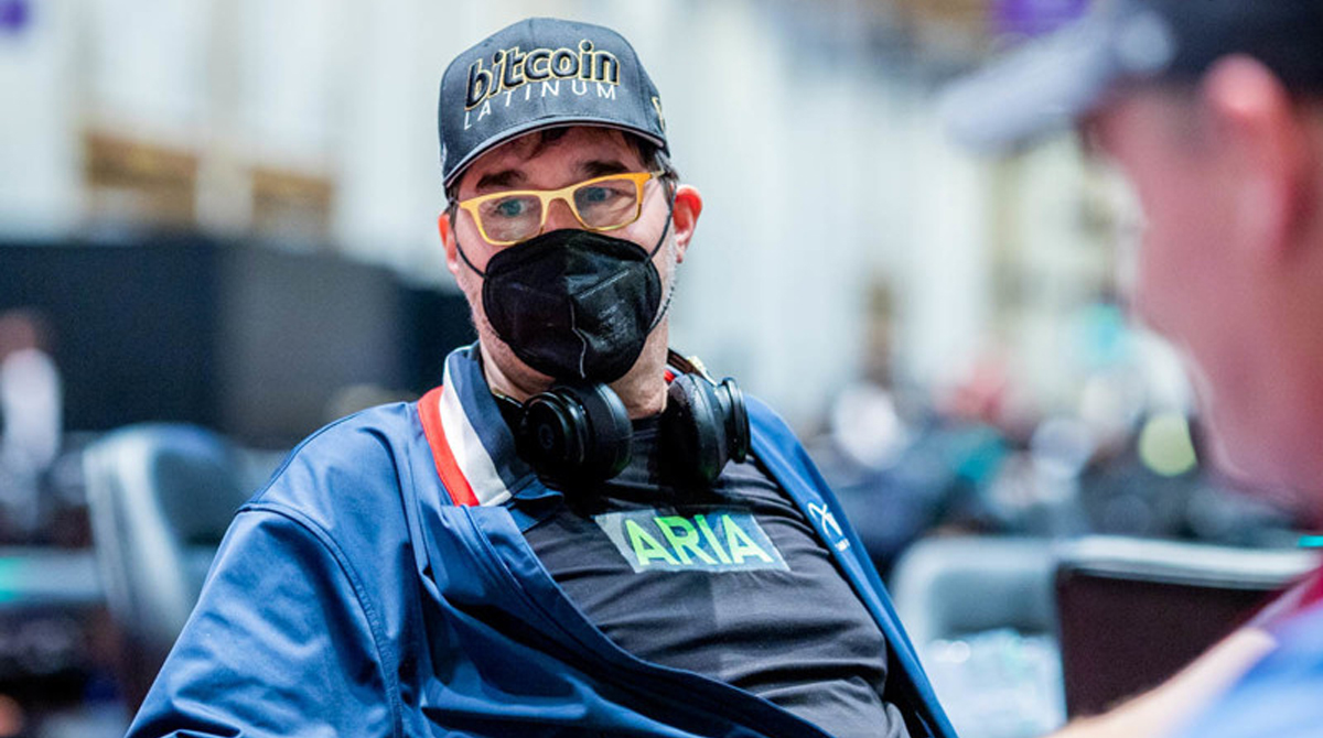 Phil Hellmuth WSOP 2022 mascherina