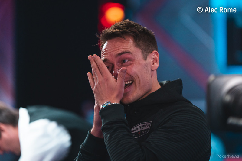 Espen Jorstad di telepon dengan mamma, Courtesy Alec Rome & Pokernews