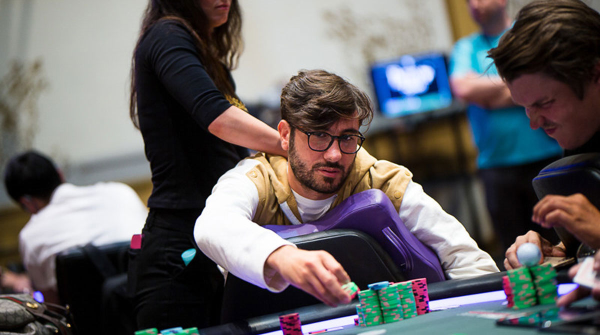 Dario Sammartino al WSOP 2022 Main Event (milik PokerNews & Hayley Hochstetler)