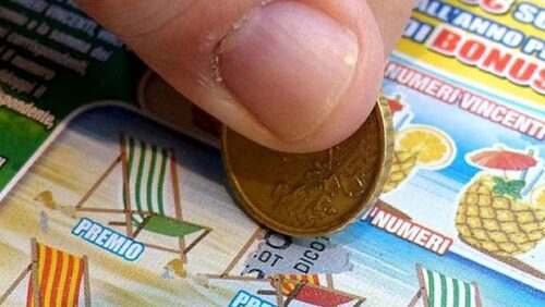 Gratta e Vinci: premio da quasi 2 milioni ma c'è il giallo del bigliettino all'edicola, bluff o truffa?
