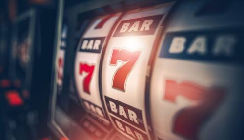 Vince alle slot 12K ma la banca rifiuta di incassare l'assegno del casinò: parte la denuncia!