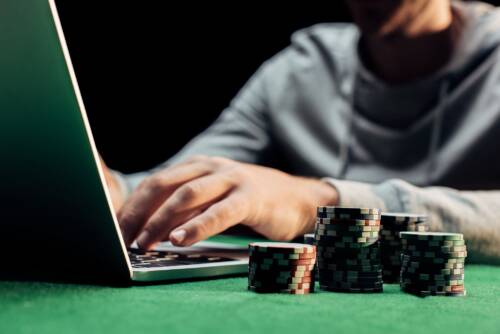 Casinò online: ragazzo leccese centra jackpot da €150.125 con la slot Book of Dead