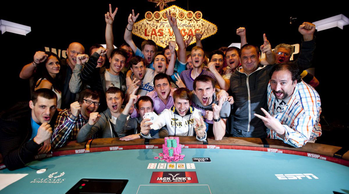 Oleksii Kovalchuk dopo il braccialetto vinto alle WSOP 2012 (courtesy Pokernews)