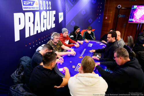 Incredibile all'EPT Praga: esce scala reale sul board. L'action e le foto