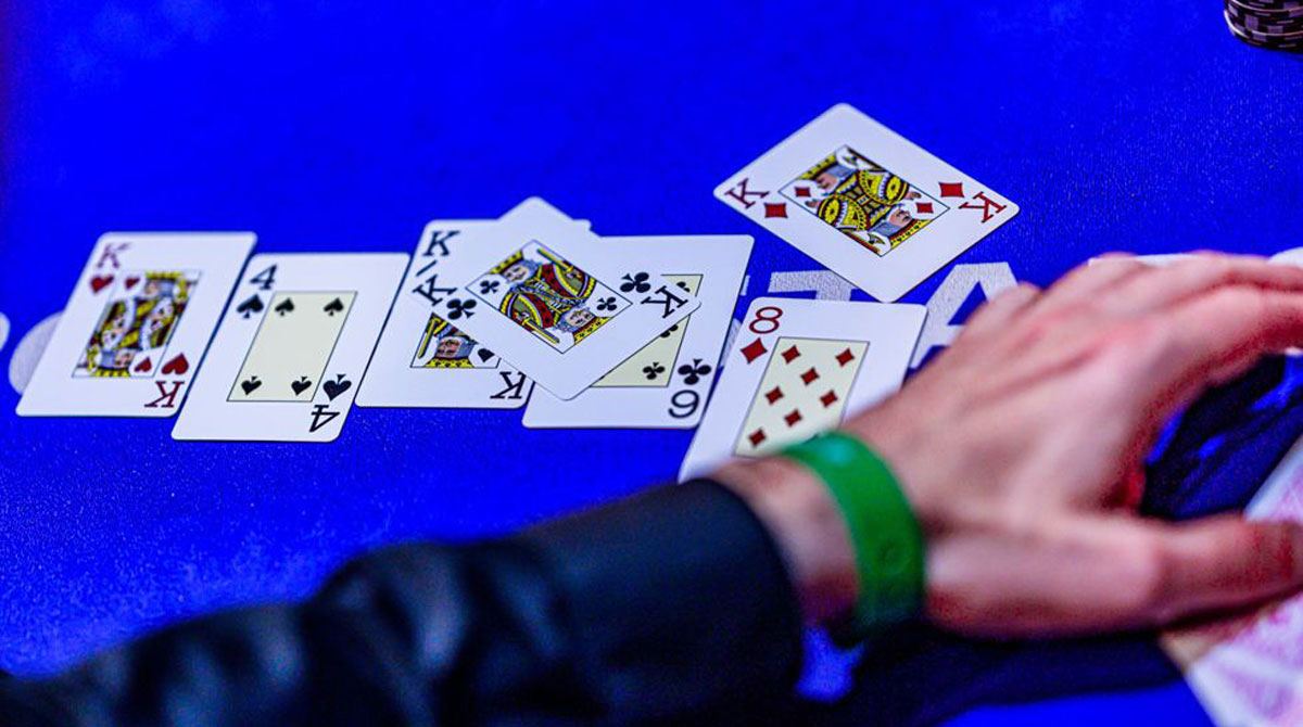 EPT Praga - il poker di K di Leonardo Romeo all'Eureka Main Event