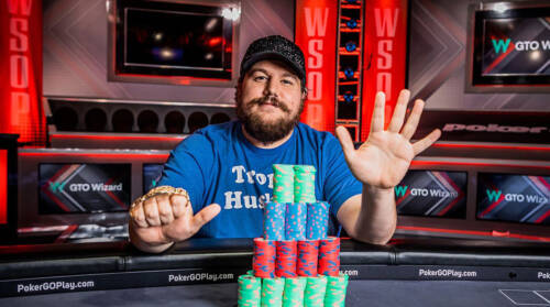 WSOP 2023: Shaun Deeb vince il sesto braccialetto ed evita... il ritiro