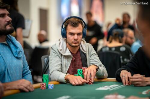 Lo hero-call da applausi di Daniel Holzner 16 left al Main Event WSOP