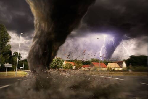La storia: la sua casa viene spazzata via da un tornado ma vince 2 milioni al Powerball, fortunata o sfortunata? Le probabilità!