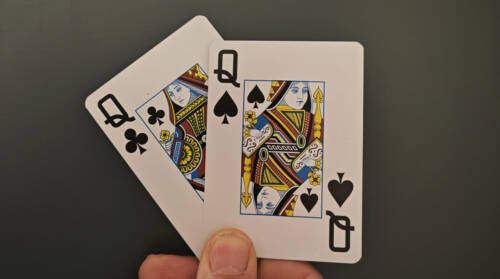 Punti di vista mtt - Coppia di donne 9 left da terzo in chips, su all-in 18bb e reshove del chipleader.