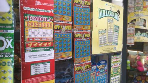 Brescia: uomo espone i Gratta e Vinci comprati negli ultimi 20 anni dal valore di 407mila euro, lo ha fatto per un motivo
