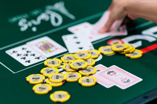 WSOP Ev. 1: in chiusura di giornata AA vs AA vs KK, c'è un vincitore!
